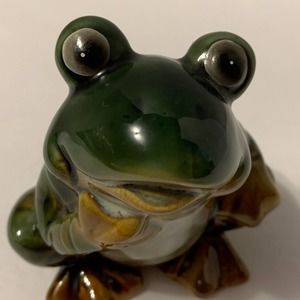 b&B Pottery Thinking Frog Figurine‎